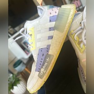 Youth Adidas NMD_R1 J